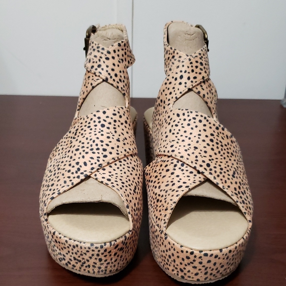 BOUTIQUE BY CORKUS Buttercup Speckeled Wedge Sandal